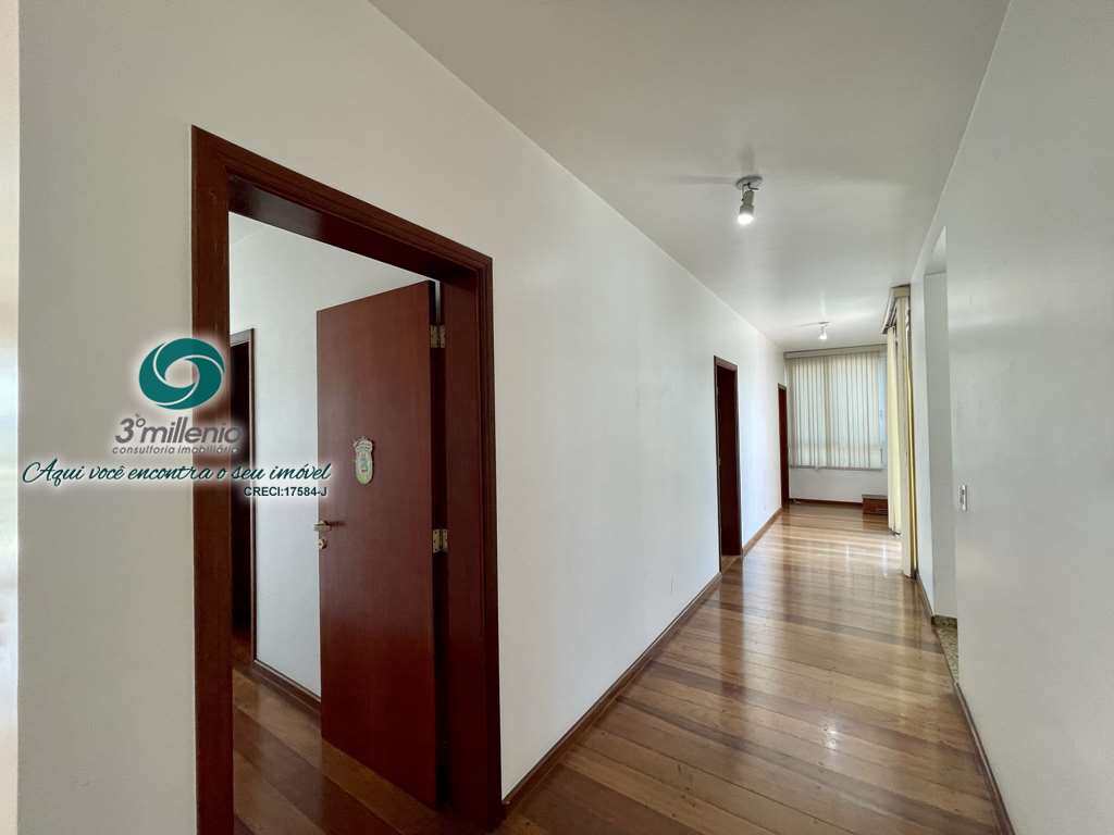 Casa em Carapicuíba, no bairro Golf Park