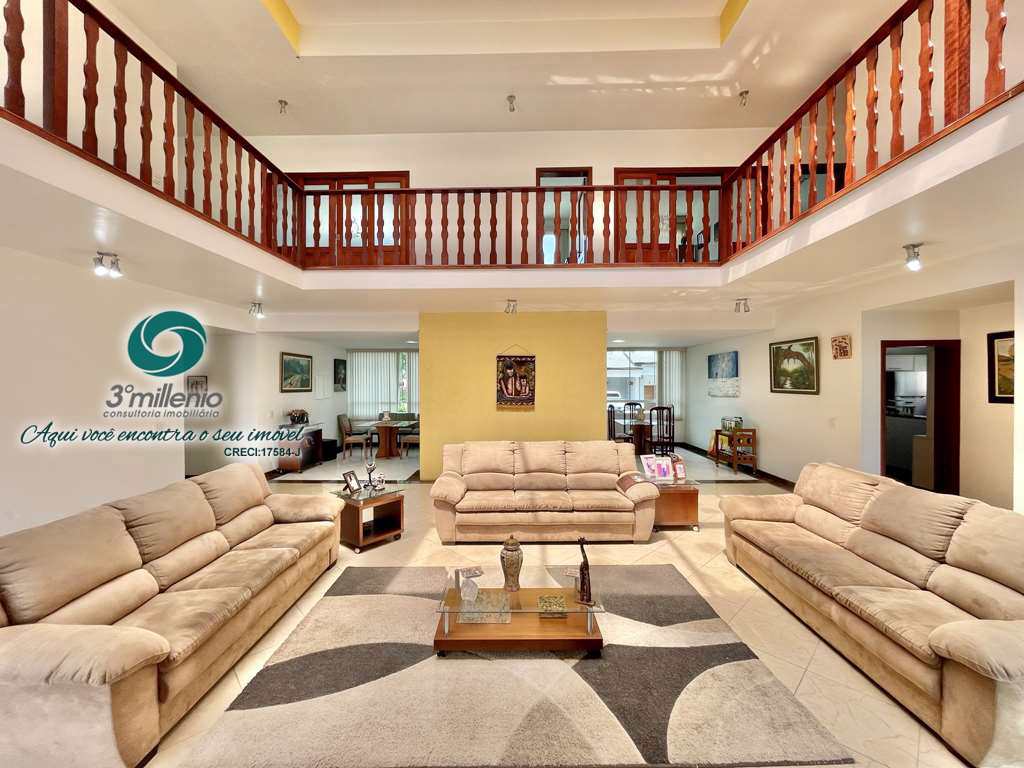 Casa em Carapicuíba, no bairro Golf Park