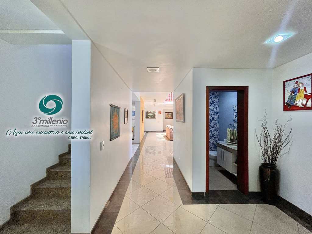 Casa em Carapicuíba, no bairro Golf Park