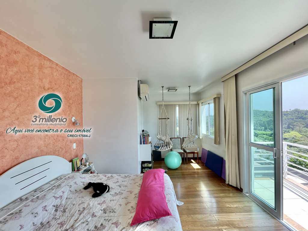 Casa em Carapicuíba, no bairro Golf Park