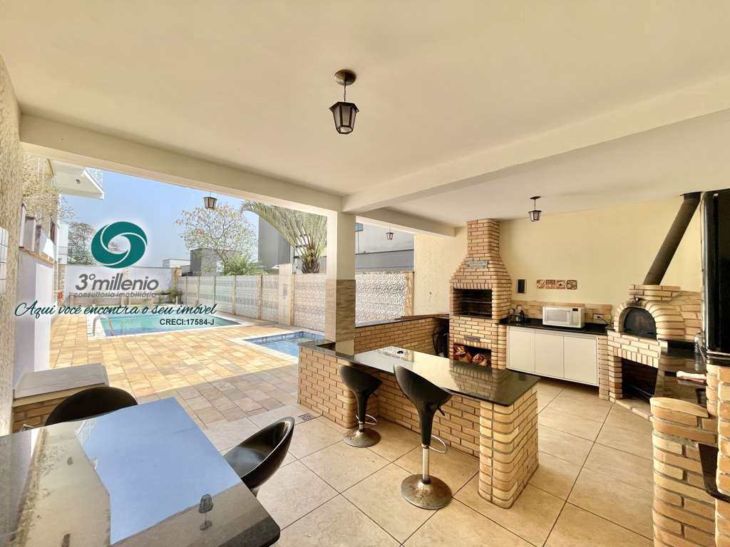 Casa em Carapicuíba, no bairro Golf Park