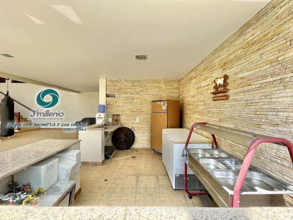 Casa em Carapicuíba, no bairro Golf Park