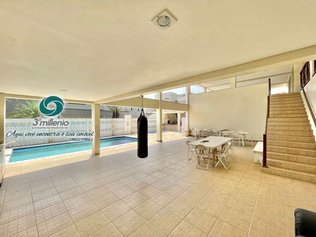 Casa em Carapicuíba, no bairro Golf Park