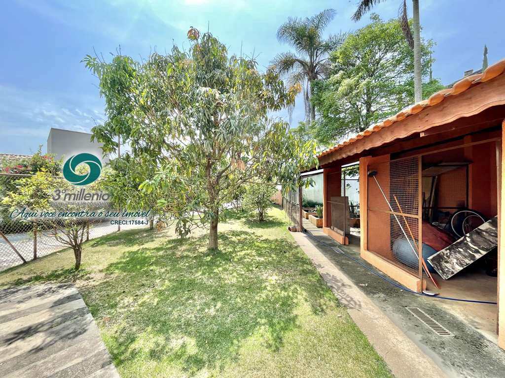 Casa em Carapicuíba, no bairro Golf Park