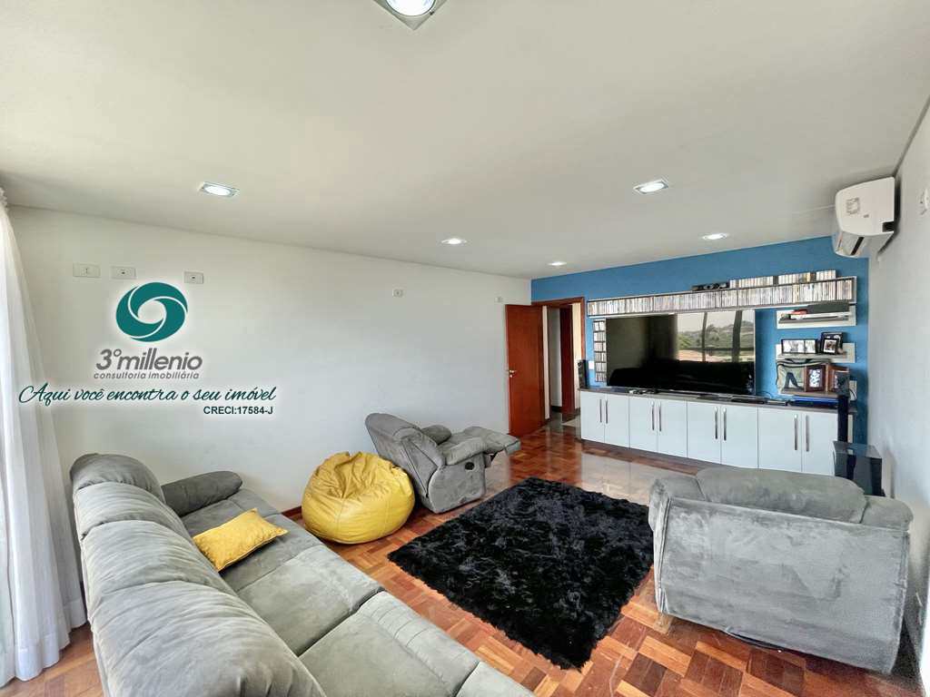 Casa em Carapicuíba, no bairro Golf Park