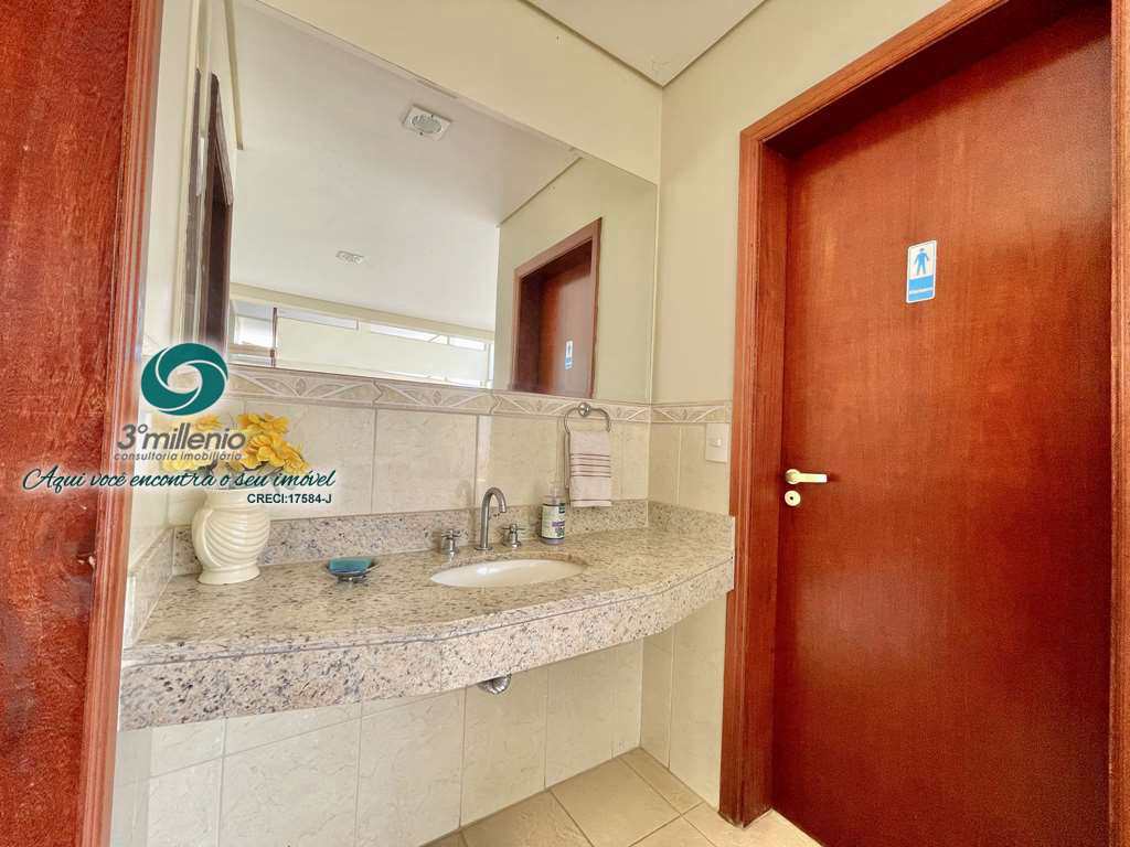 Casa em Carapicuíba, no bairro Golf Park