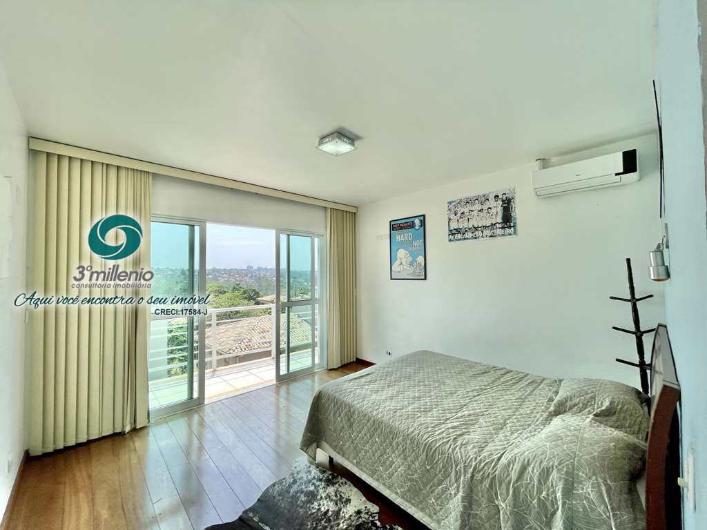 Casa em Carapicuíba, no bairro Golf Park