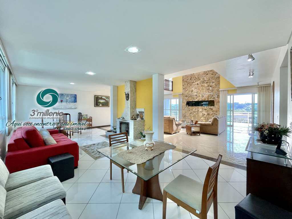 Casa em Carapicuíba, no bairro Golf Park