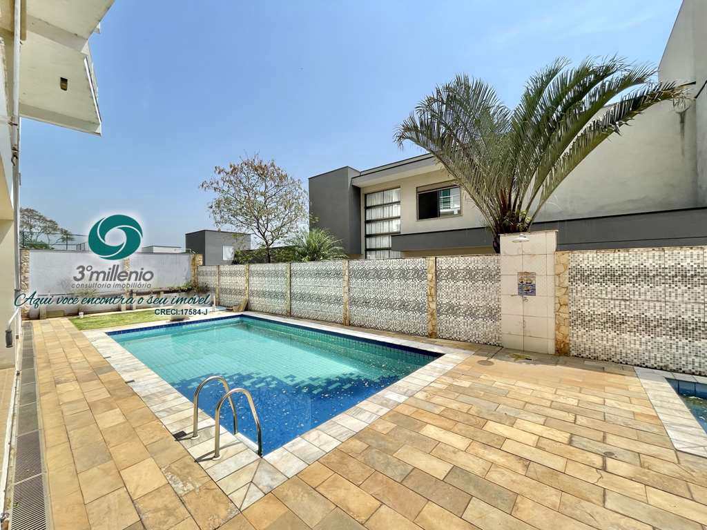 Casa em Carapicuíba, no bairro Golf Park