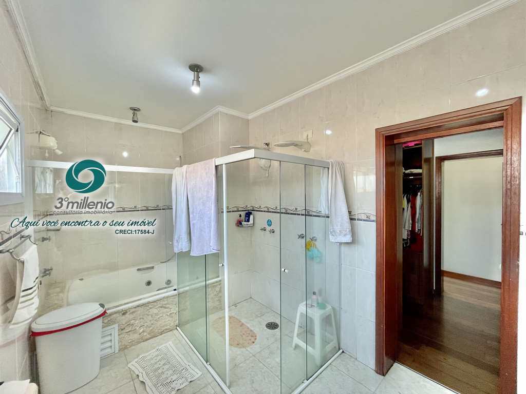 Casa em Carapicuíba, no bairro Golf Park