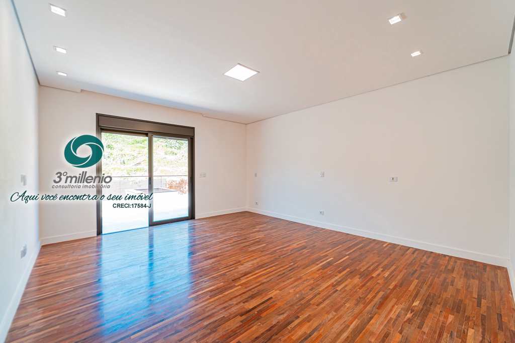 Casa em Embu das Artes, no bairro Moinho Velho