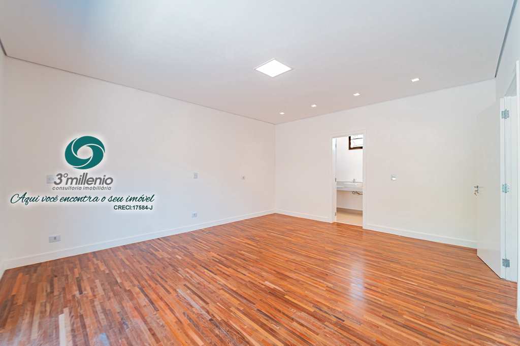 Casa em Embu das Artes, no bairro Moinho Velho