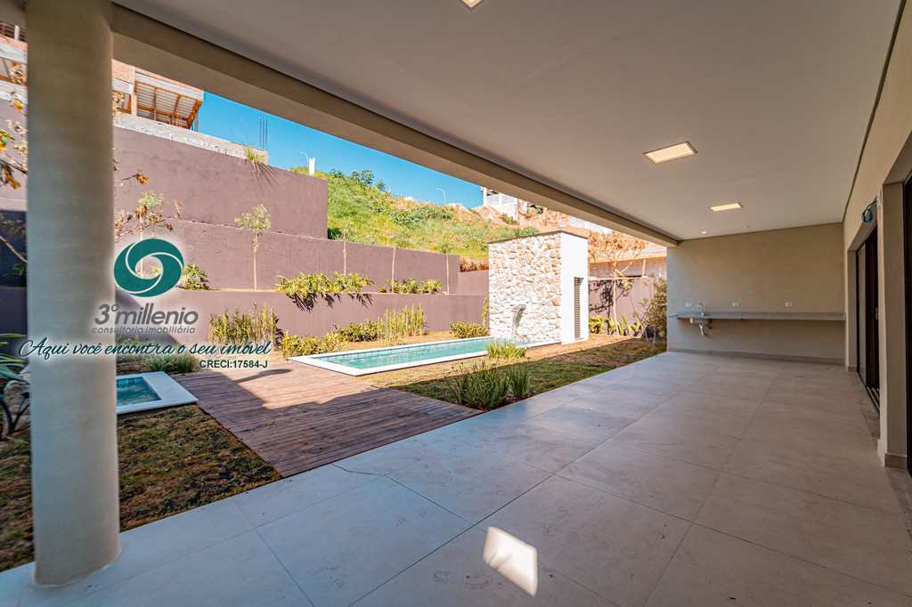 Casa em Embu das Artes, no bairro Moinho Velho