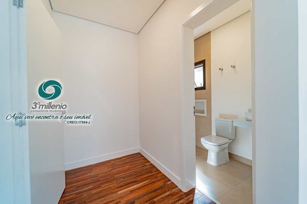Casa em Embu das Artes, no bairro Moinho Velho