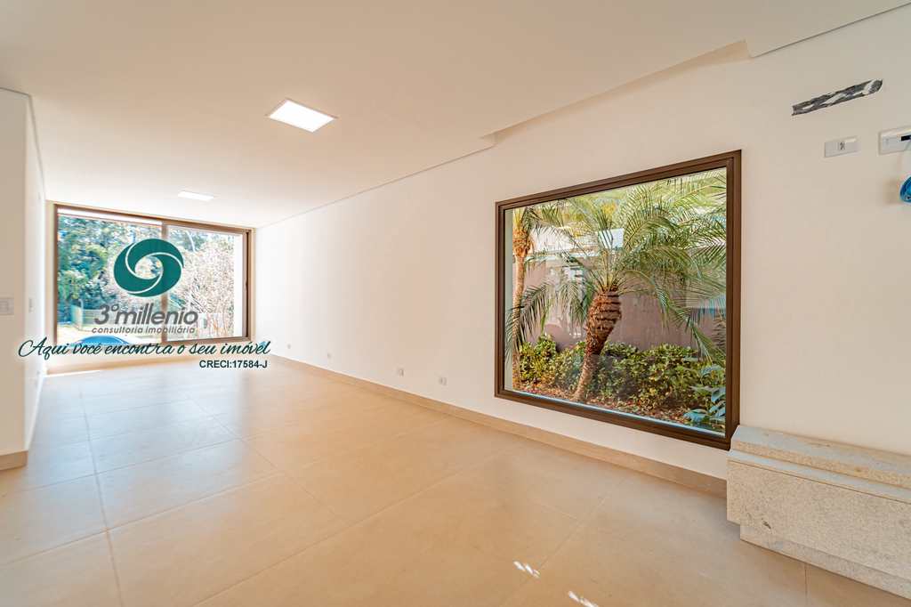 Casa em Embu das Artes, no bairro Moinho Velho