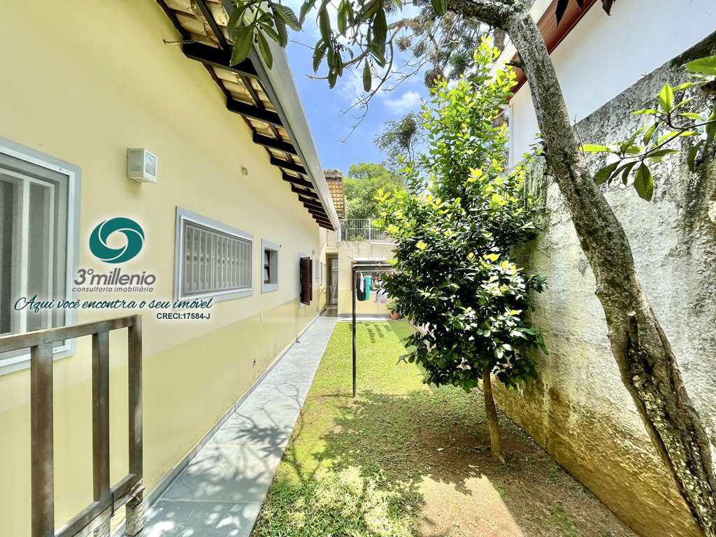 Casa em Cotia, no bairro Chácara Eliana