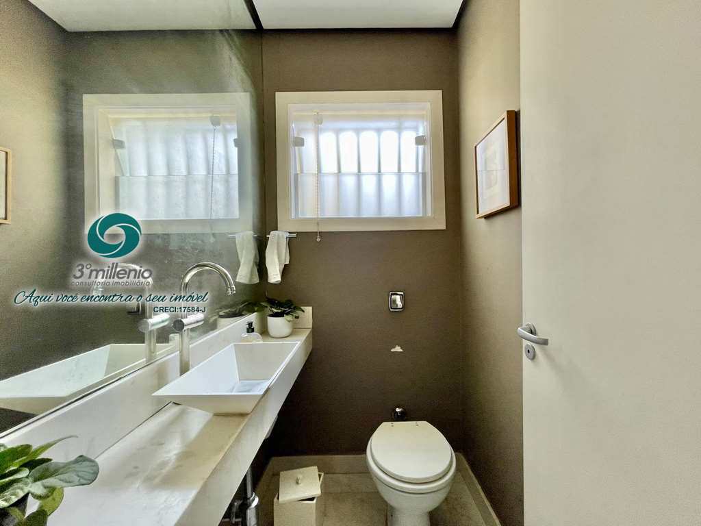 Casa em Cotia, no bairro Chácara Eliana