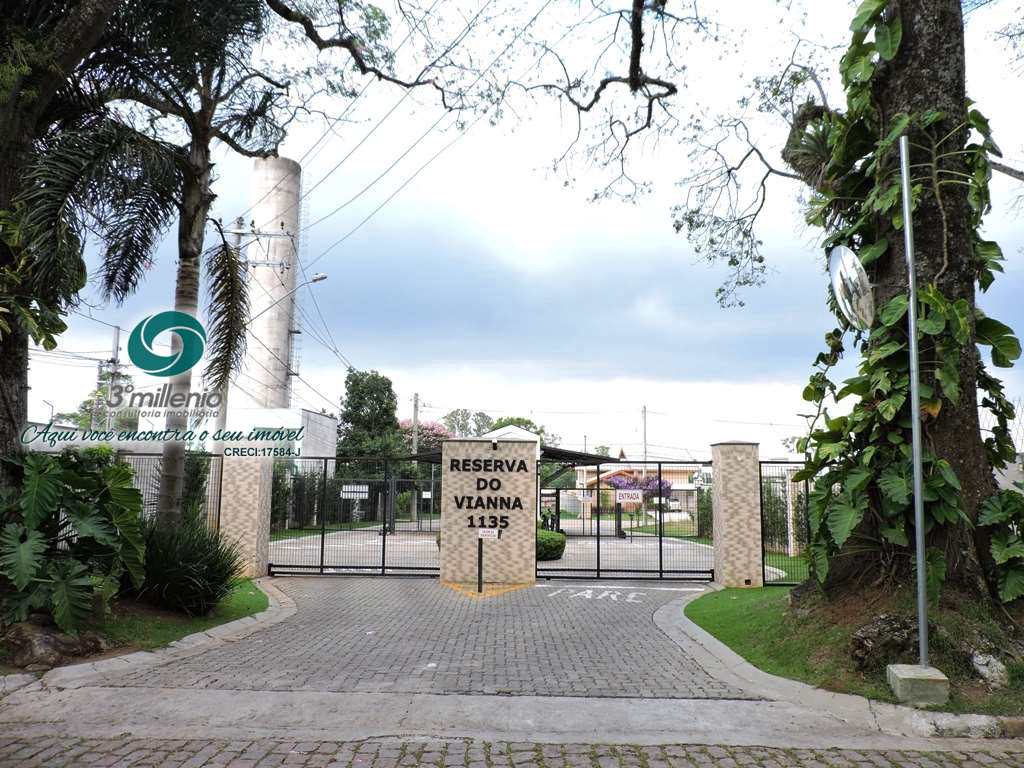 Terreno em Cotia, no bairro Granja Viana