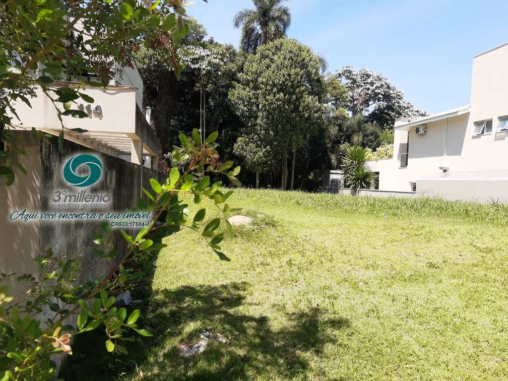 Terreno em Cotia, no bairro Granja Viana