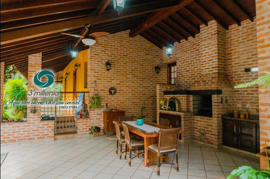 Casa em Cotia, no bairro Bosque do Vianna