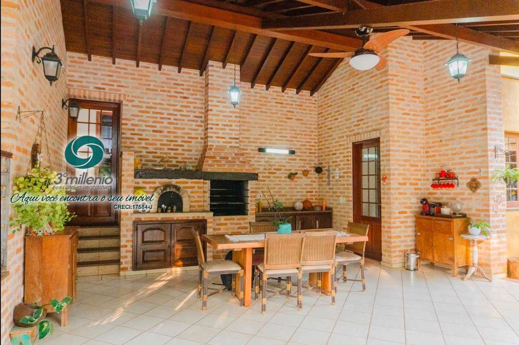 Casa em Cotia, no bairro Bosque do Vianna