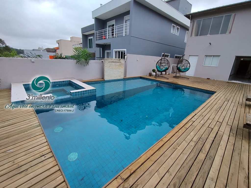 Casa em Cotia, no bairro Jardim Colibri