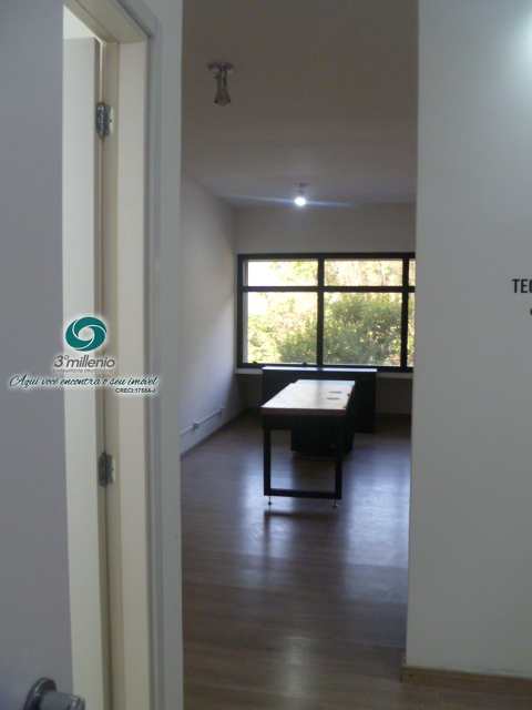 Sala Comercial em Cotia, no bairro Bosque do Vianna