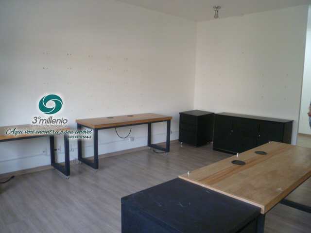Sala Comercial em Cotia, no bairro Bosque do Vianna