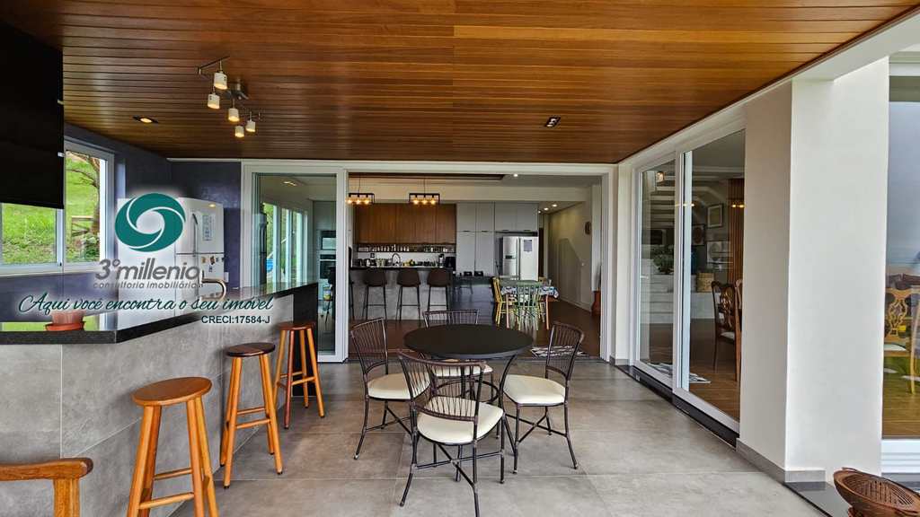Casa em Embu das Artes, no bairro Jardim Indaiá