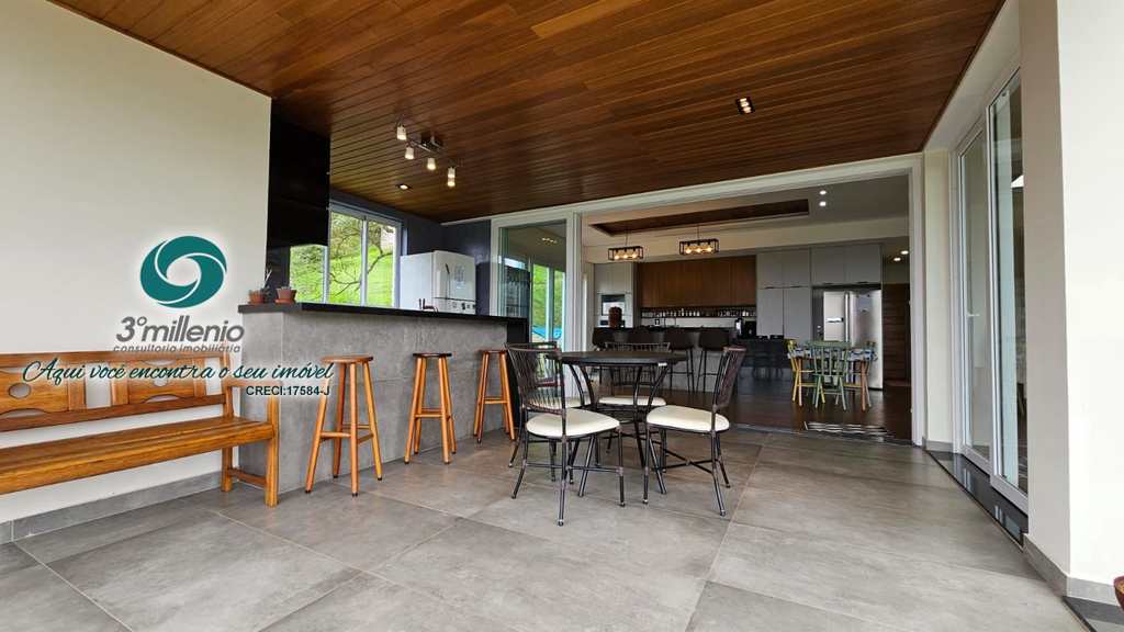 Casa em Embu das Artes, no bairro Jardim Indaiá