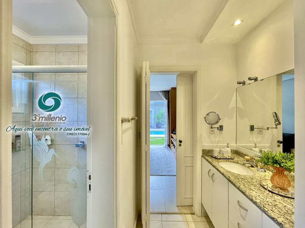 Casa em Cotia, no bairro Granja Viana II
