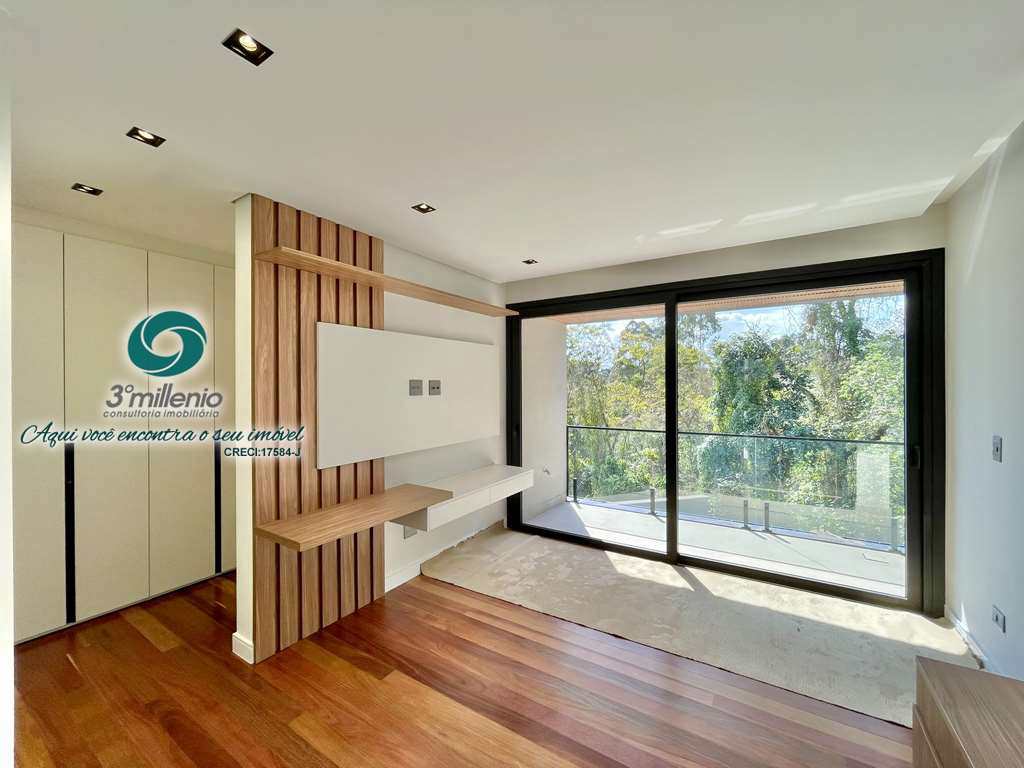 Casa em Cotia, no bairro São Paulo II