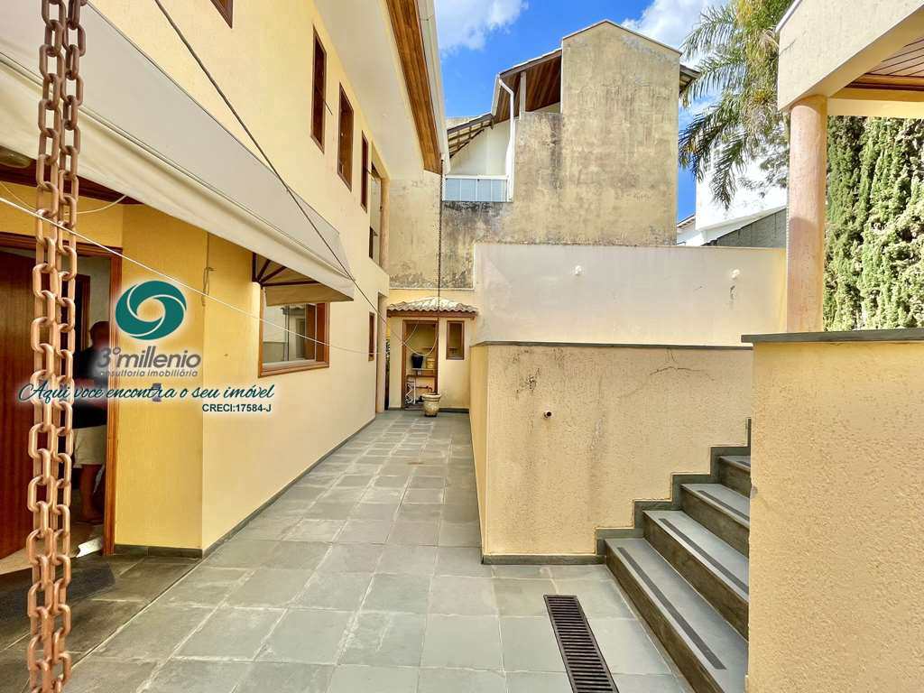 Casa em Cotia, no bairro São Paulo II