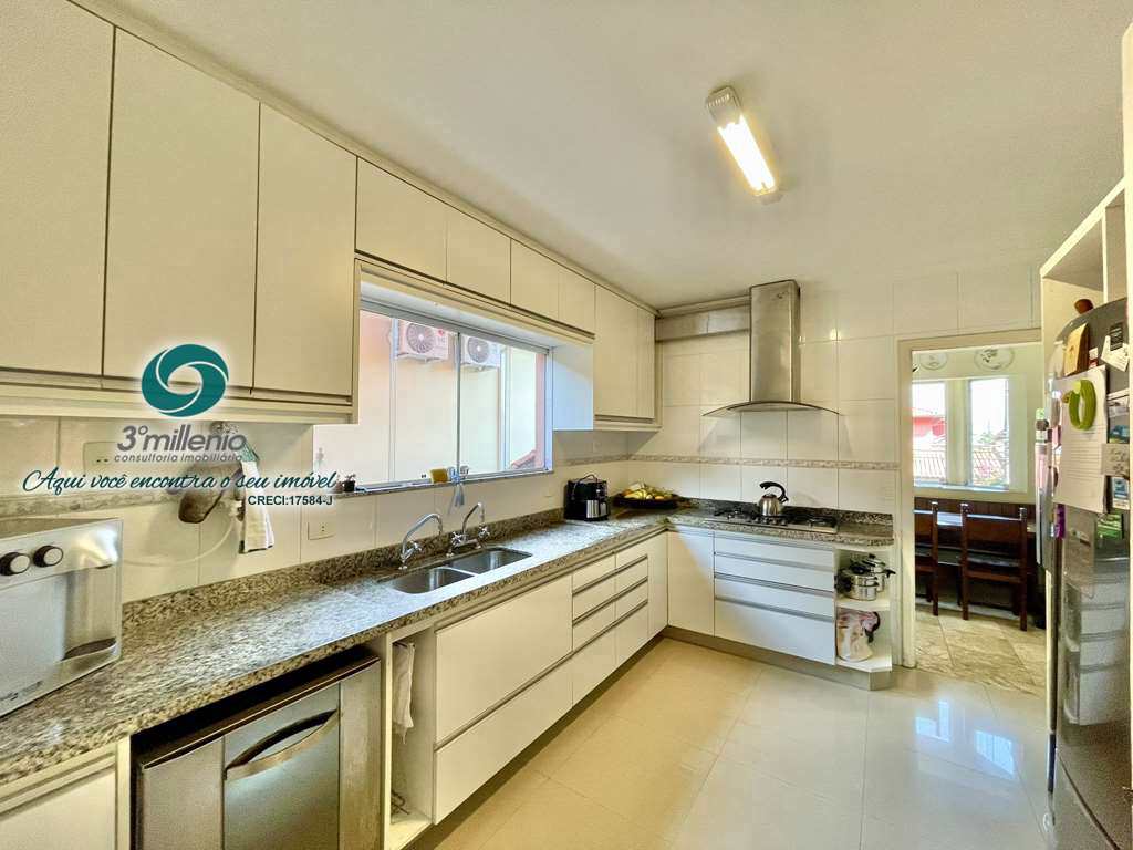 Casa em Cotia, no bairro São Paulo II