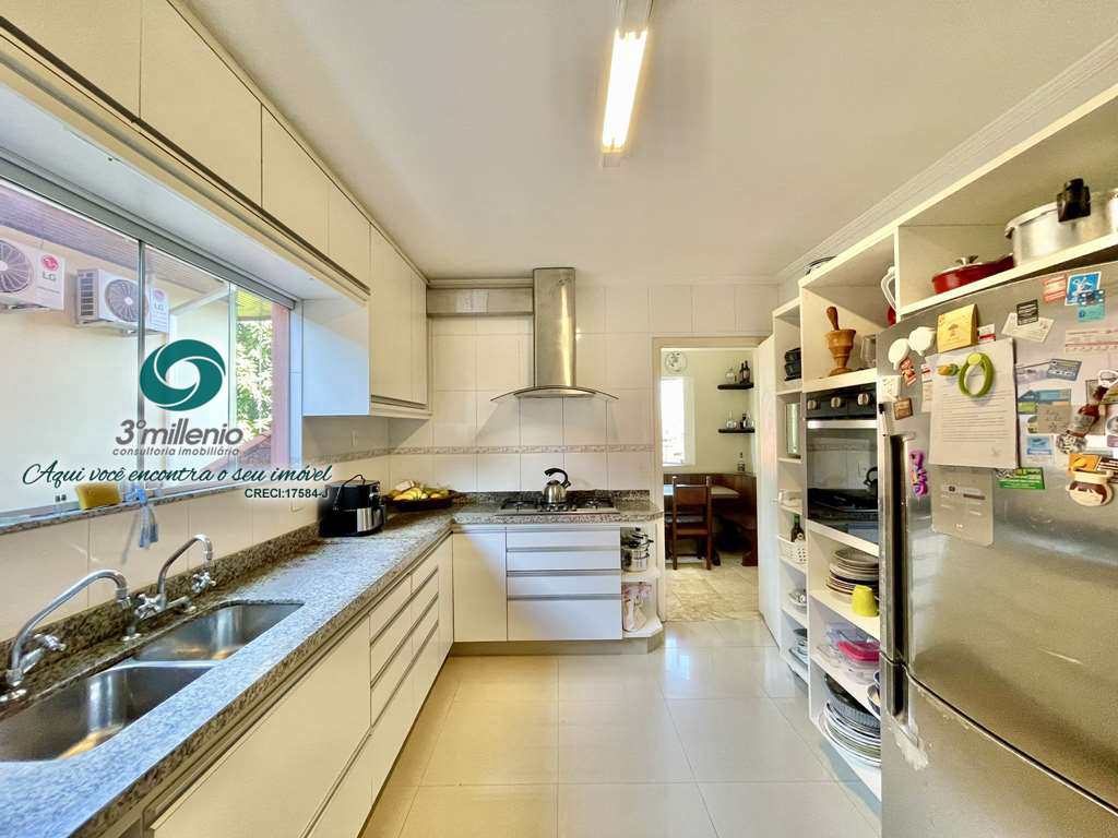 Casa em Cotia, no bairro São Paulo II