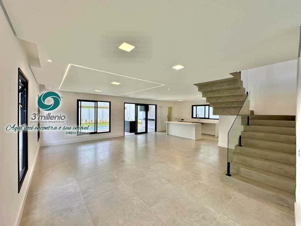 Casa em Embu das Artes, no bairro Moinho Velho
