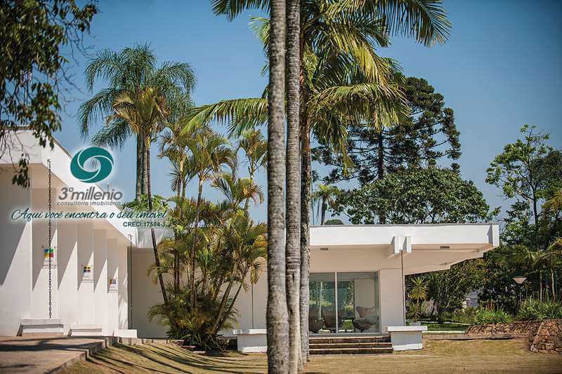 Casa em Embu das Artes, no bairro Moinho Velho