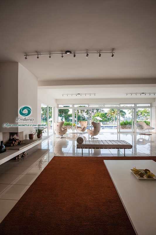 Casa em Embu das Artes, no bairro Moinho Velho
