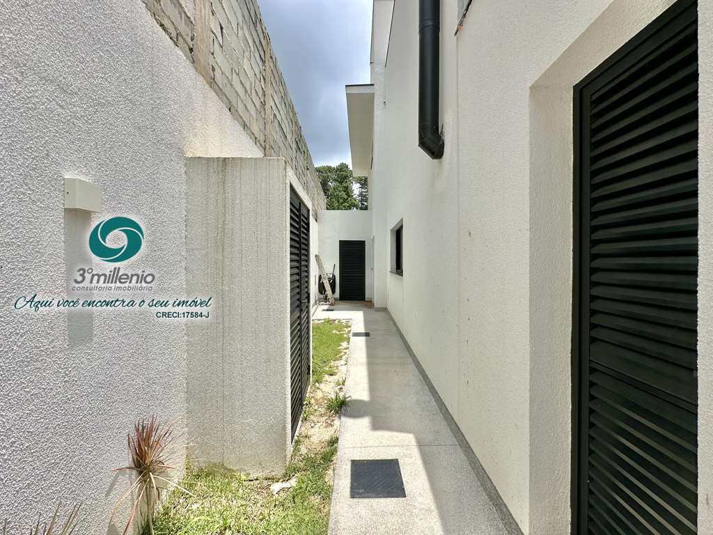 Casa em Embu das Artes, no bairro Moinho Velho