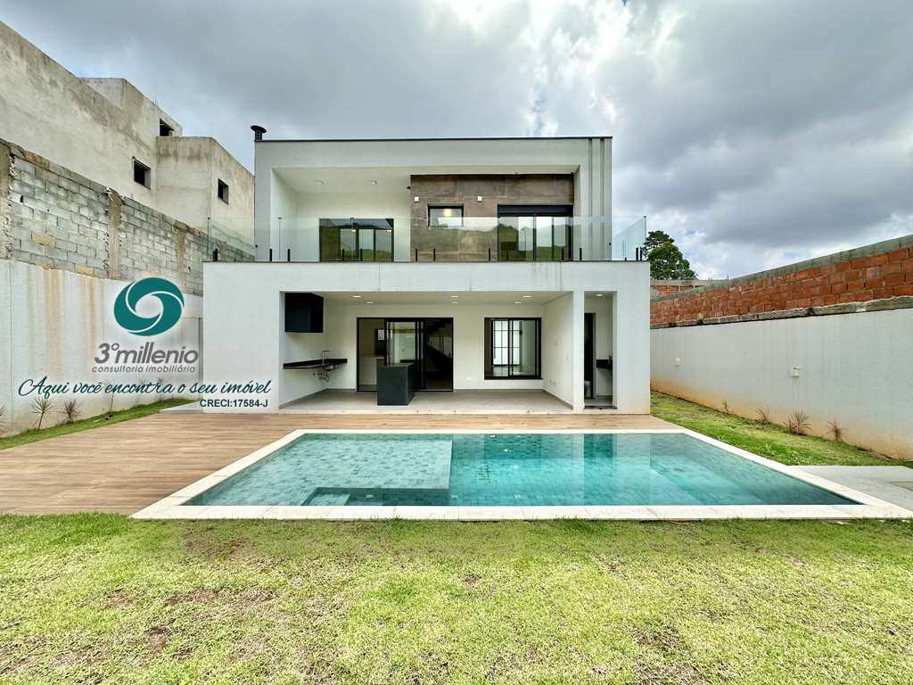 Casa em Embu das Artes, no bairro Moinho Velho
