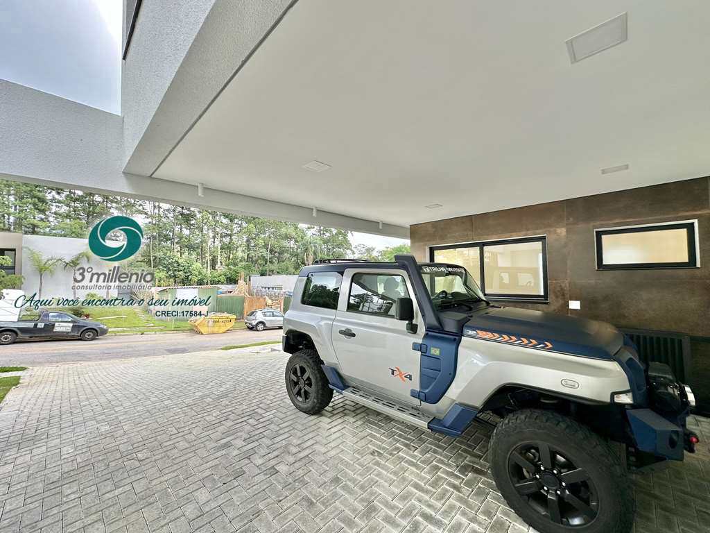 Casa em Embu das Artes, no bairro Moinho Velho
