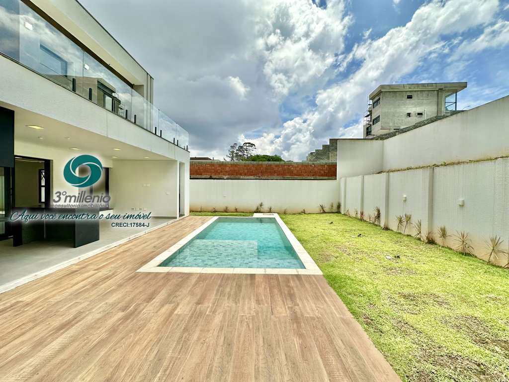 Casa em Embu das Artes, no bairro Moinho Velho