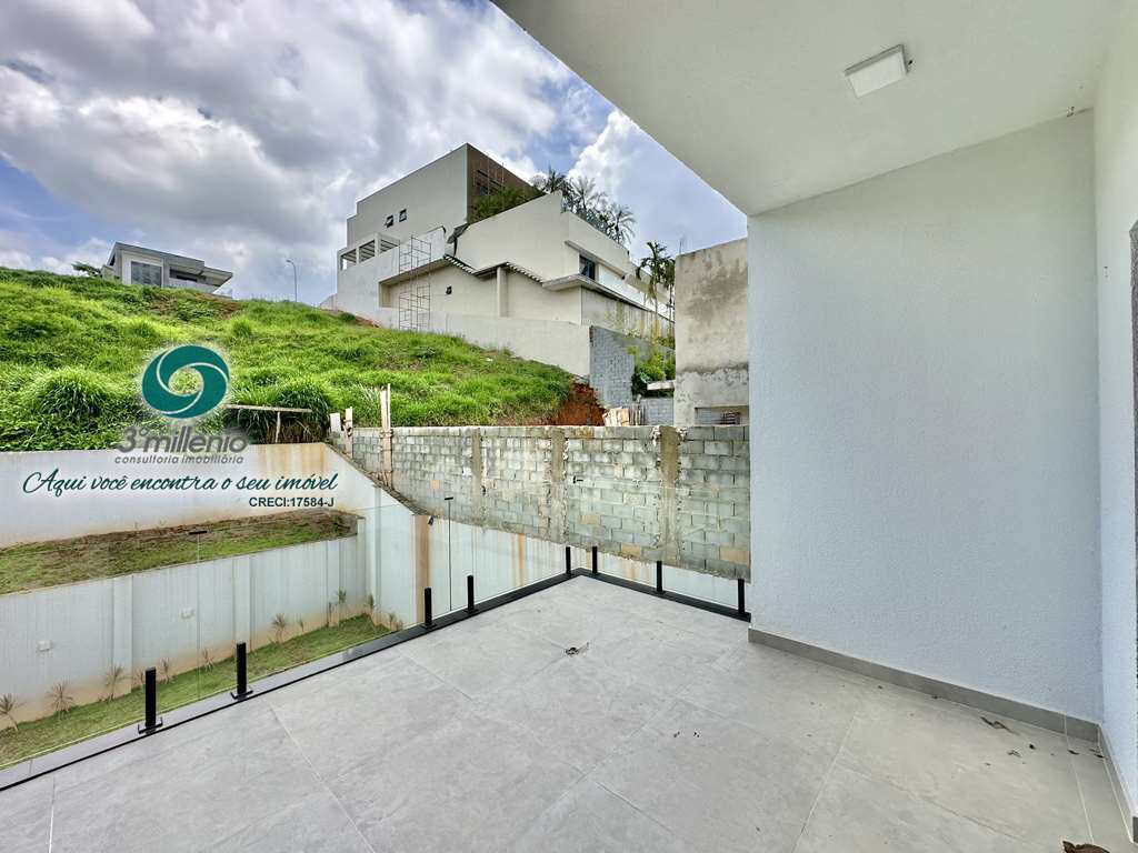 Casa em Embu das Artes, no bairro Moinho Velho