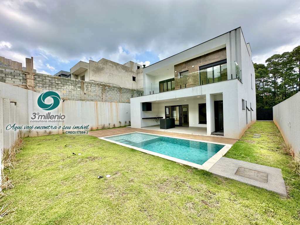 Casa em Embu das Artes, no bairro Moinho Velho