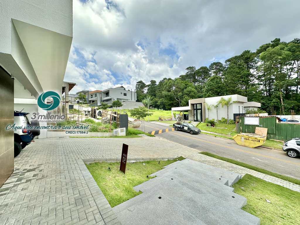 Casa em Embu das Artes, no bairro Moinho Velho