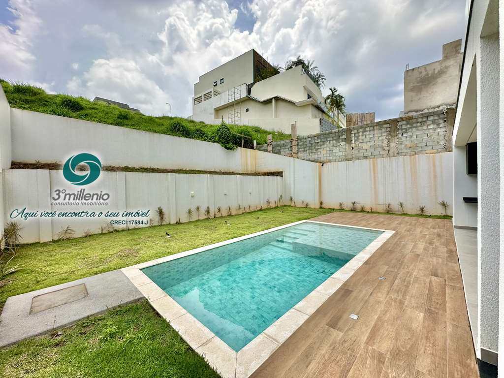 Casa em Embu das Artes, no bairro Moinho Velho