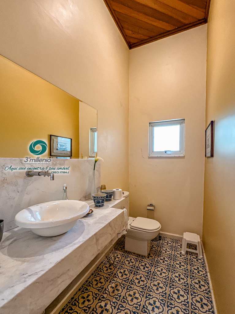 Casa em Carapicuíba, no bairro Chácara Moinho Velho