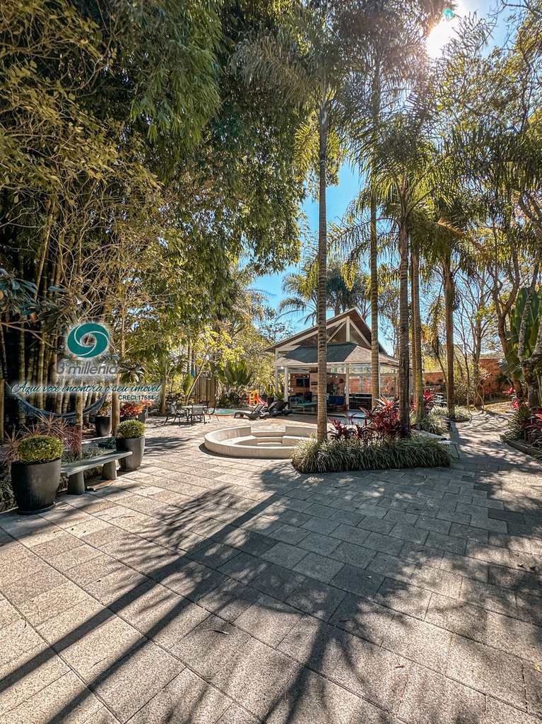 Casa em Carapicuíba, no bairro Chácara Moinho Velho