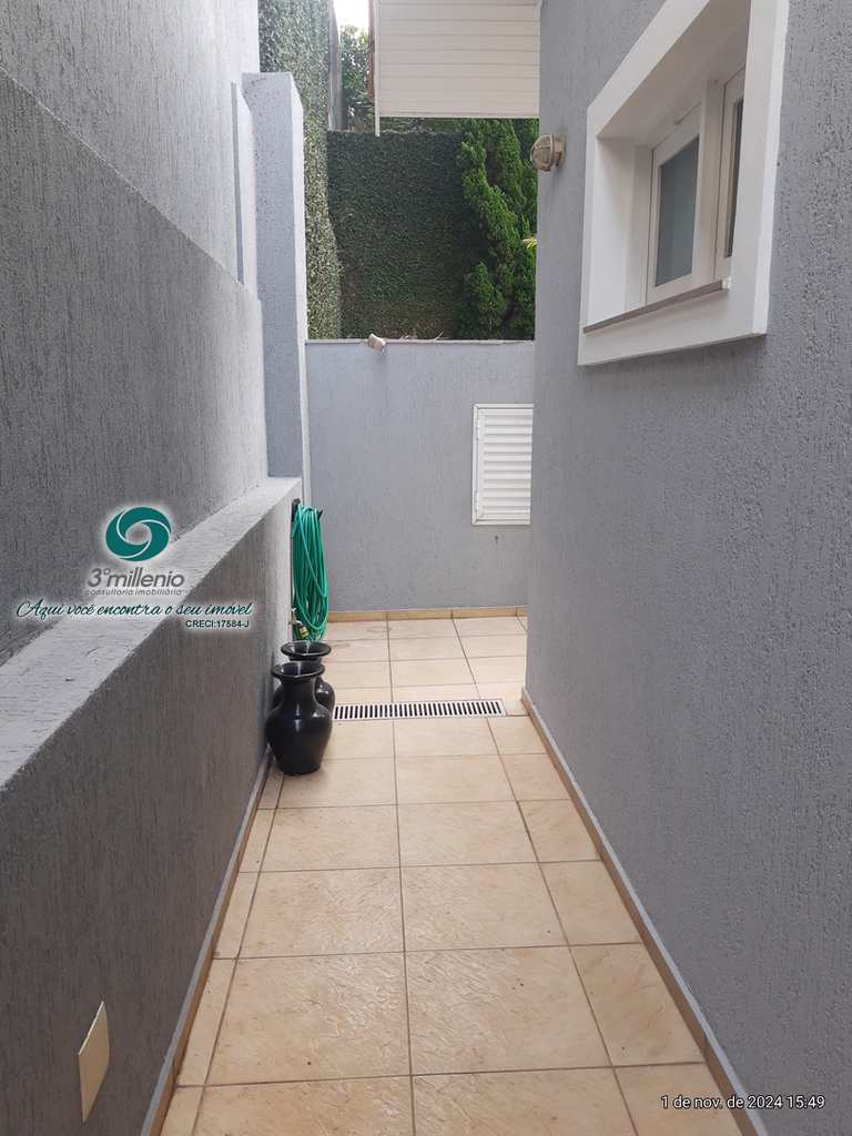 Casa em Cotia, no bairro São Paulo II