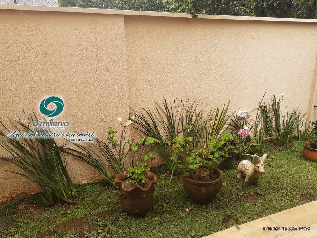 Casa em Carapicuíba, no bairro Golf Village